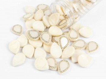 PLST0003A Cream Color Leaf Shape Pearl Stones with Chain