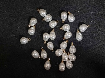White Color Drop Shape Pearl Buttons