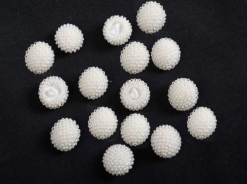 Off-White Pearl Buttons Round Shape Light Weight Buttons