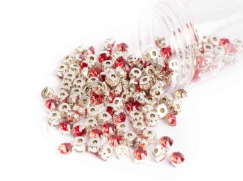 Red Color Sew On Rhinestone / Softi / Chatons in Flat Back Metal Setting (8mm-40ss)