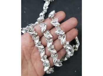 Crystal Rhinestone Chain Close Trim Cup Chain Bulk Rhinestone Close Chain Trim Rhinestone Flexible Claw Chain Applique for Craft Jewelry Making Silver